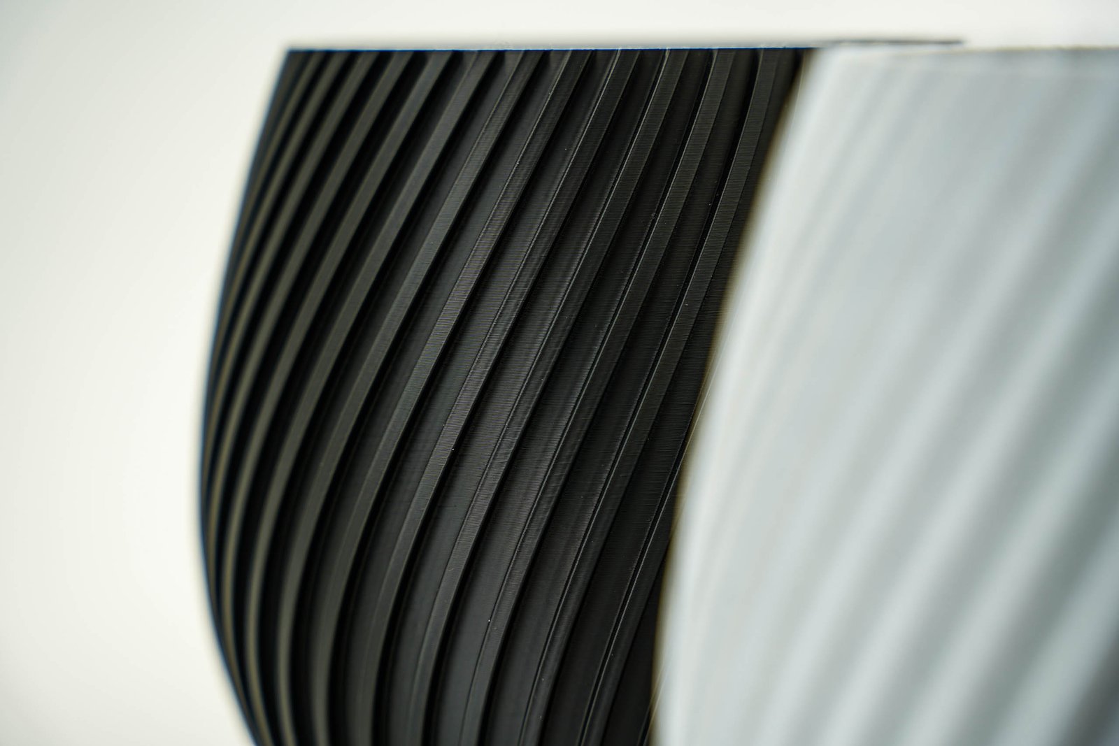 Duża Spiralna Donica 3D – Nowoczesna Dekoracja z Funkcjonalnością - Czarna - obrazek 4