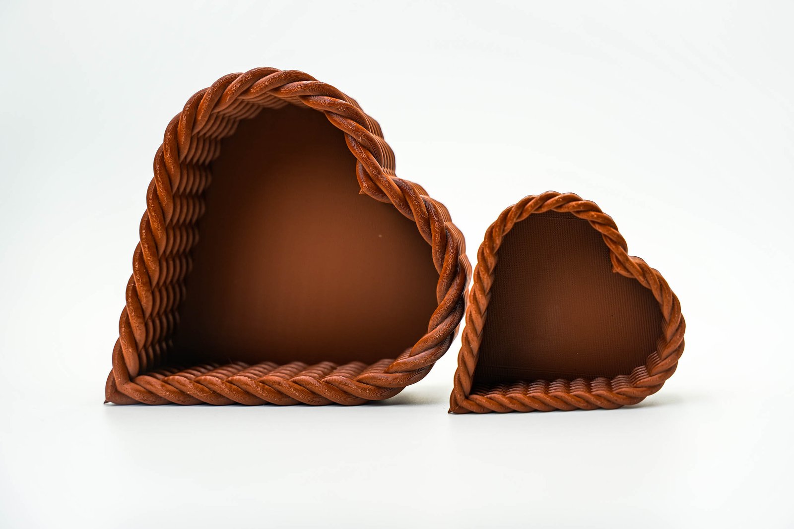 Zestaw dwóch koszy - Serce 3D - dekoracyjne pojemniki - Brązowe - obrazek 2