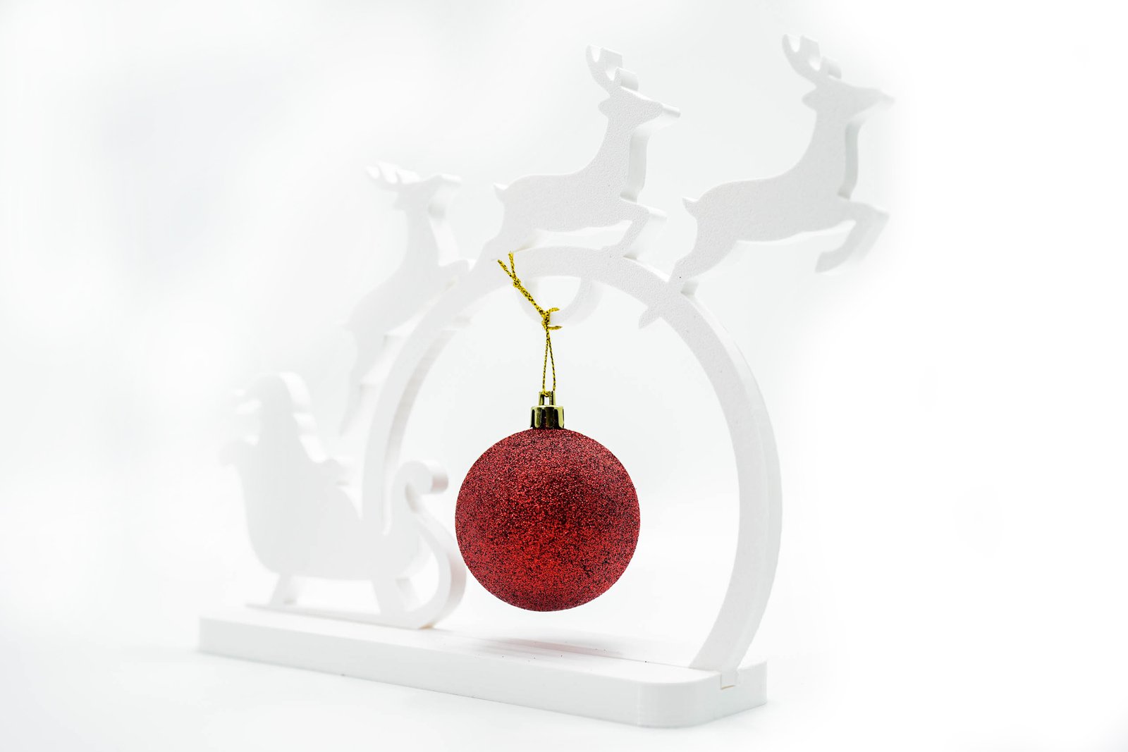 Stojak na bombkę | Renifery i Sanie 3D | Ozdoba świąteczna | PLA | Biały - obrazek 2