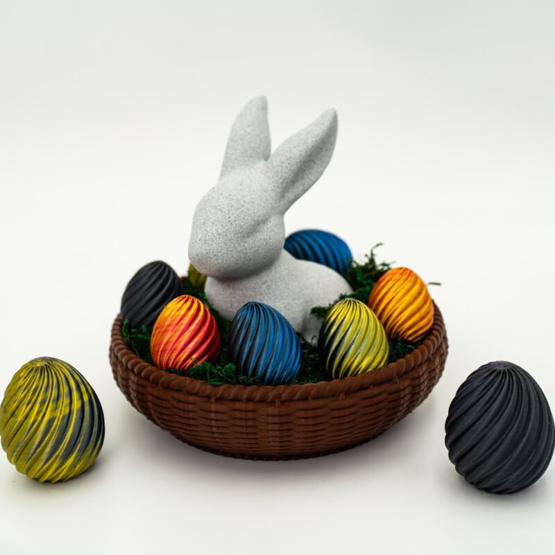 Kompozycja Wielkanocna 3D – Koszyczek z Królikiem i Kolorowymi Jajkami